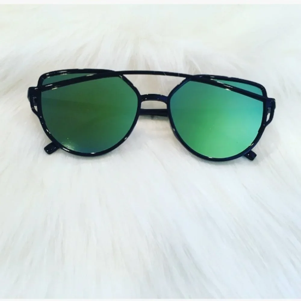 ❣️Fashion Mirrored PLASTIC Sunglasses💕